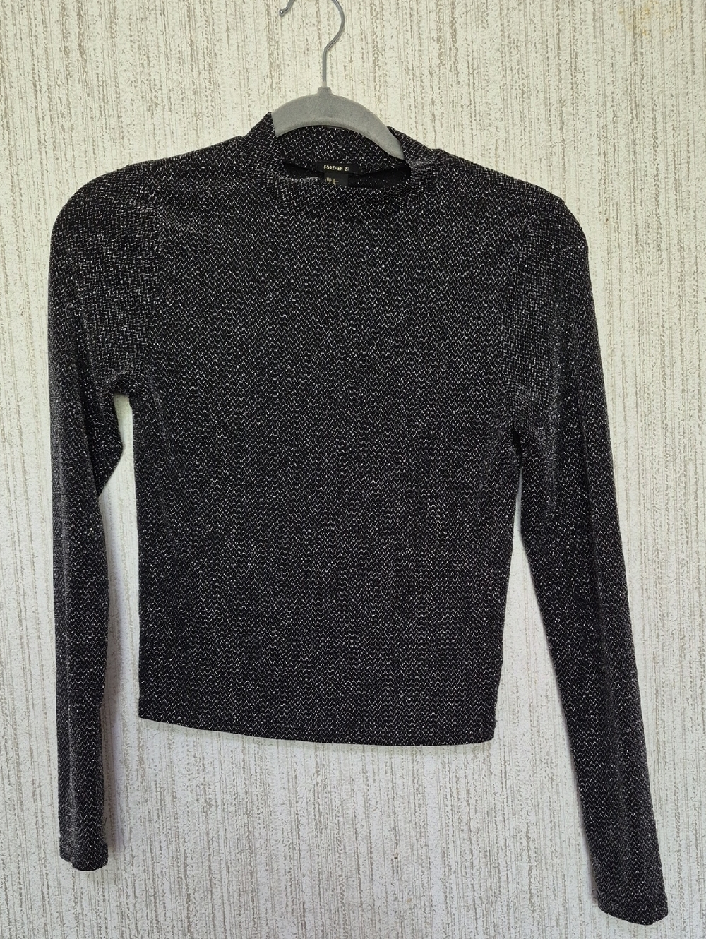 Forever 21 Size Small Long Sleeve Cropped Top Stretchy Metallic Sheen